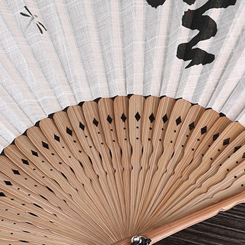 Handgefertigter Faltfächer aus Baumwolle und Leinen mit Buddha-Steinen, chinesischen Schriftzeichen und goldener Libelle – 22 cm