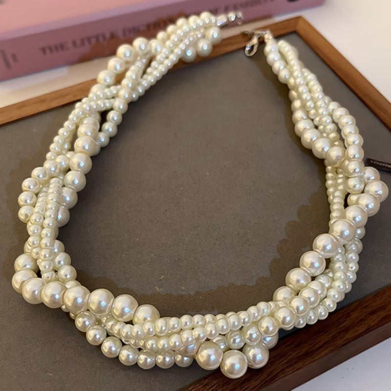 Elegante Statement Perlen-Halskette