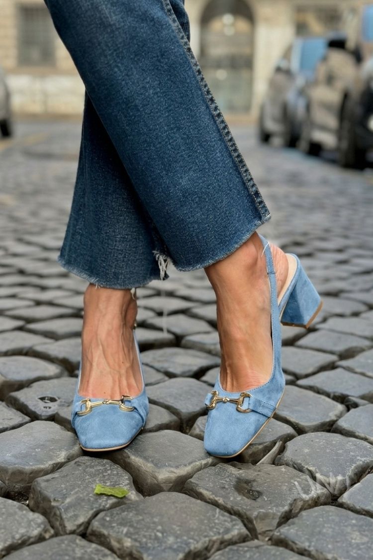 Olivefarbene Wildleder-Slingback-Pumps mit Blockabsatz