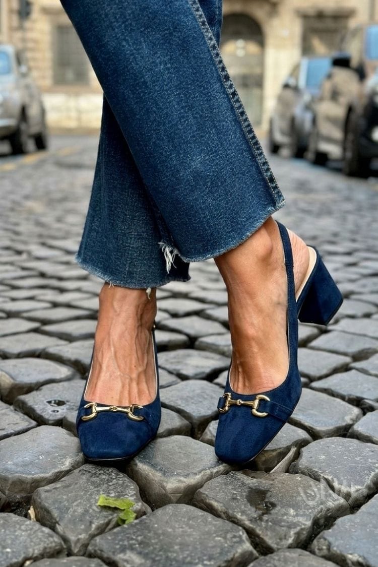 Olivefarbene Wildleder-Slingback-Pumps mit Blockabsatz