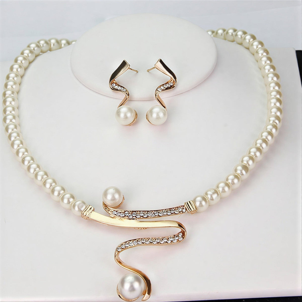 Elegantes Wellen-Perlen-Schmuckset