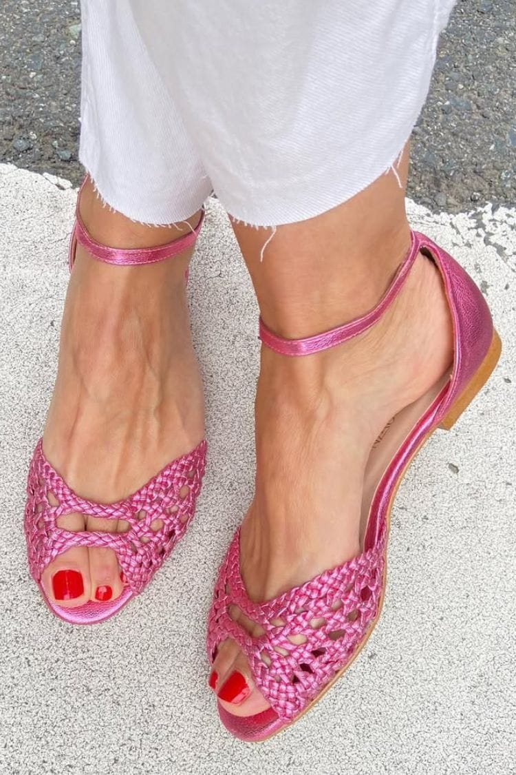 Elegante geflochtene Cut-Out Sandalen mit niedrigem Absatz, offener Zehenpartie und Knöchelriemen