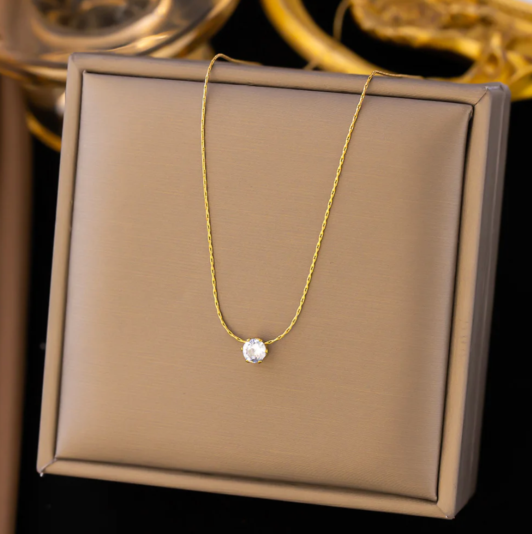 18-Karat-Goldkette mit strahlenden Kristallen