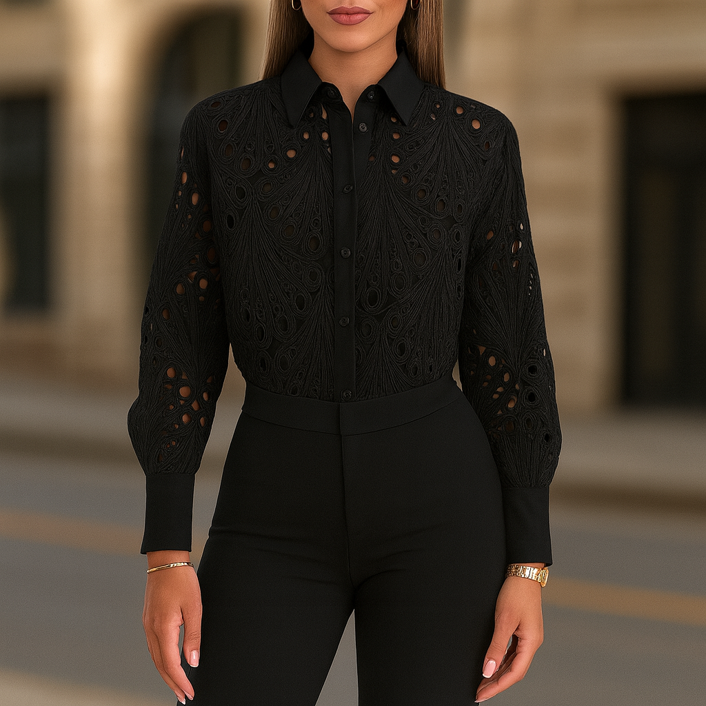 Elegante damesblouse met gehaakte kant en knoopdetails in jasmijn