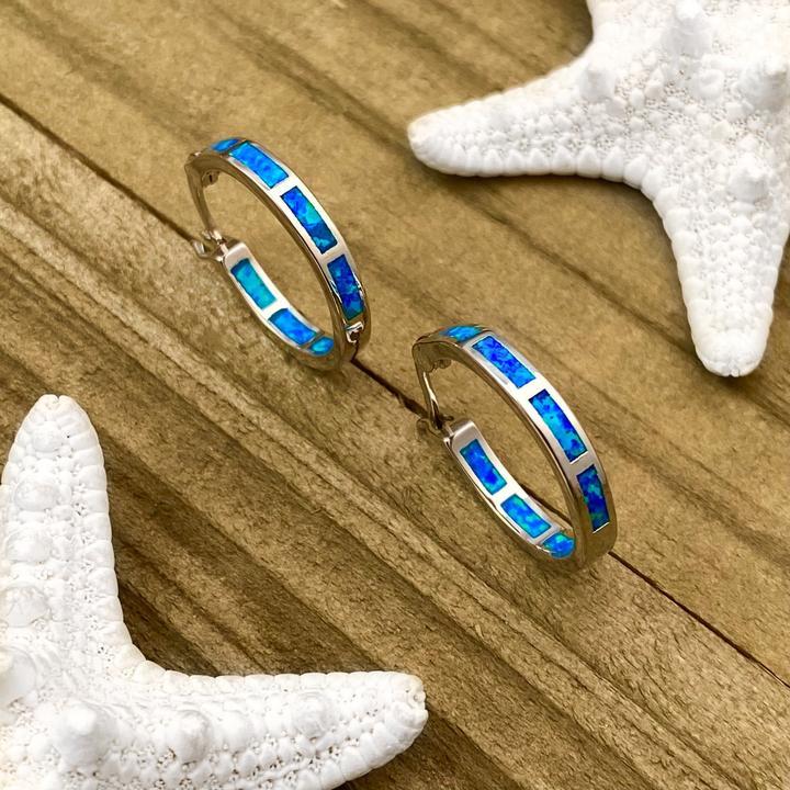 Elegante ozeanblau inspirierte Creolen aus Silber mit Opal