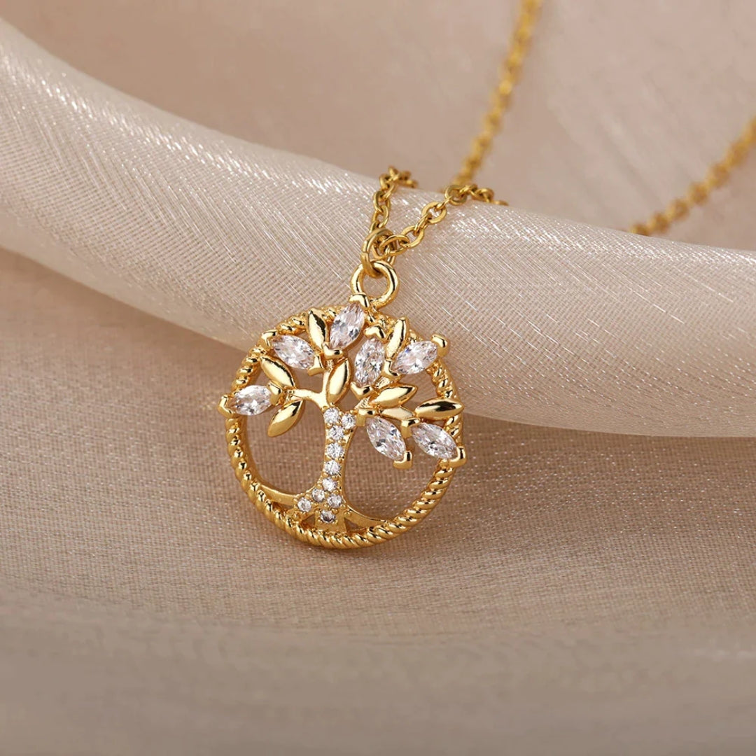 Goldene Halskette mit Lebensbaum-Anhänger und Kristallen
