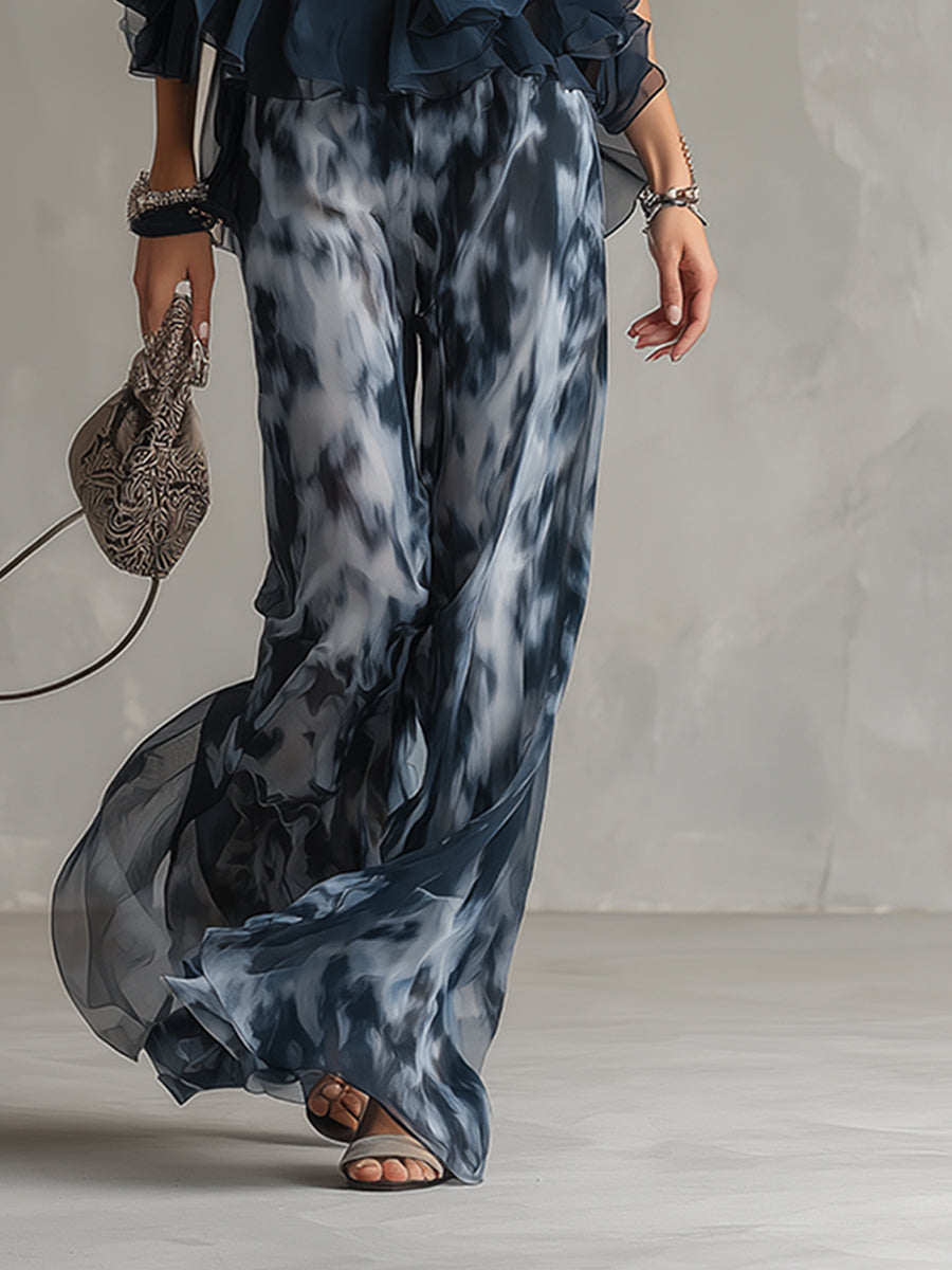 Luisa - Elegante chiffonjurk met een hooggesloten top en een wijde broek met patroon.