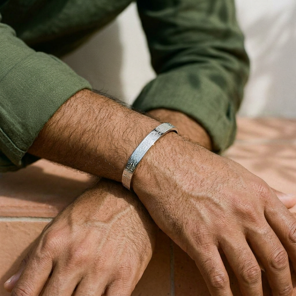 Lunara™ - Elegantes graviertes Armreif