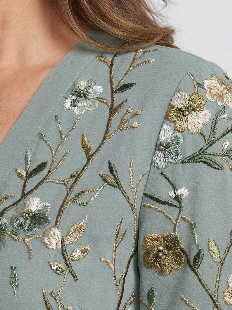 Evadne | Robe Maxi à Manches Courtes avec Décolleté en V à Motif Floral