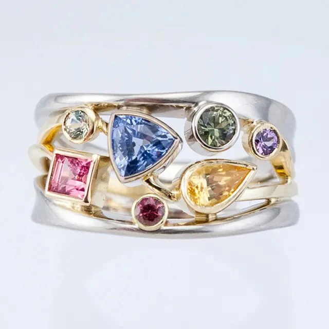 Vintage-Ring mit bunten Zirkonias