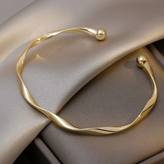 Elegantes Armband in Gold