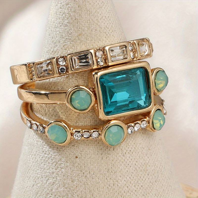 Vintage-Ring in Silber mit blauem Kristall